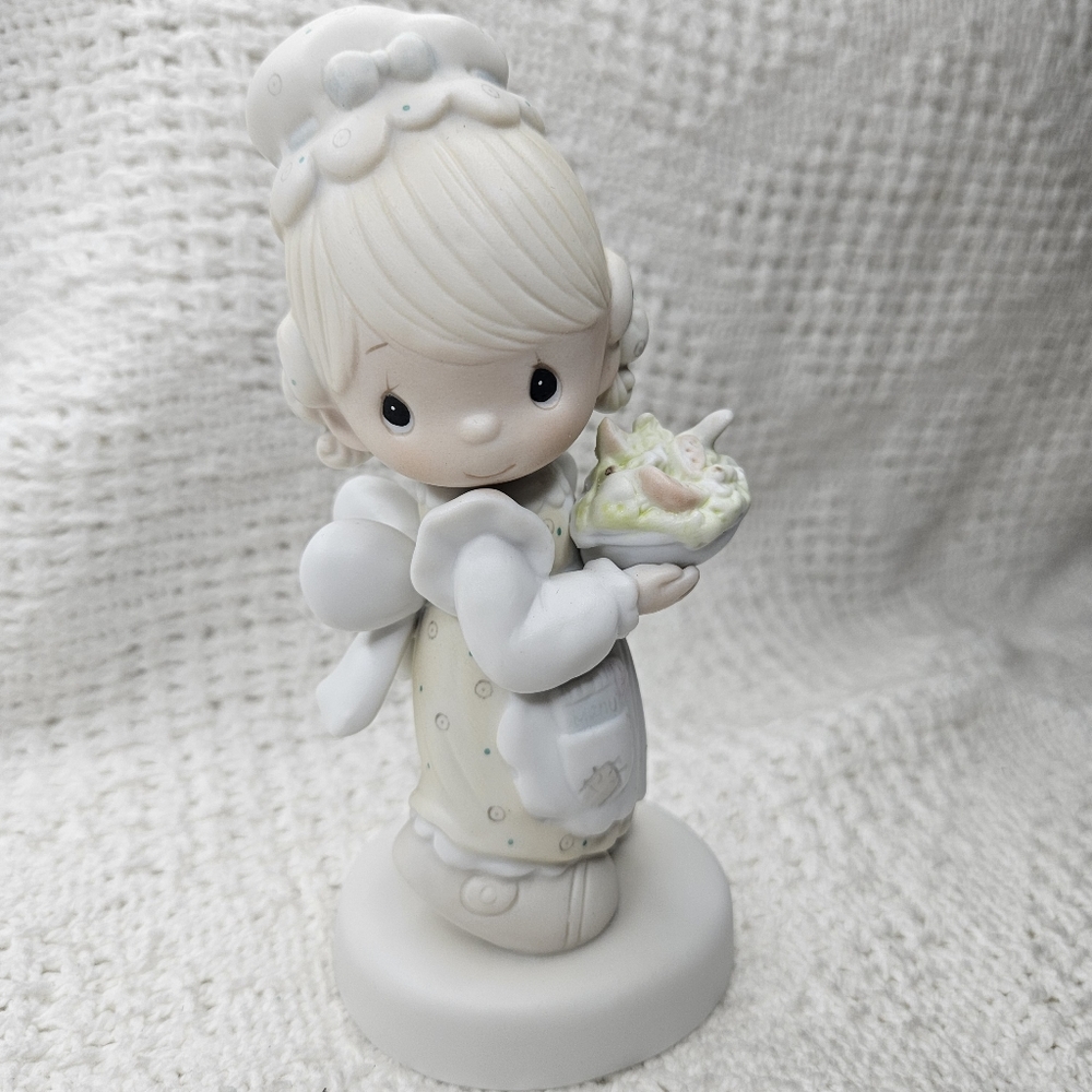 Precious Moments THERE IS JOY IN SERVING JESUS 1981 #E-7157 Vintage Collectible